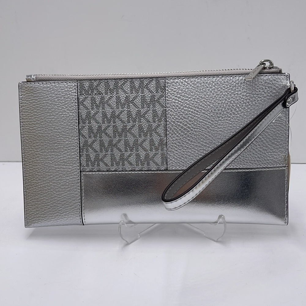 Michael Kors Jet Set Travel Lg TZ Studded Metallic Patchwork and Signature Logo - Picture 5 of 16